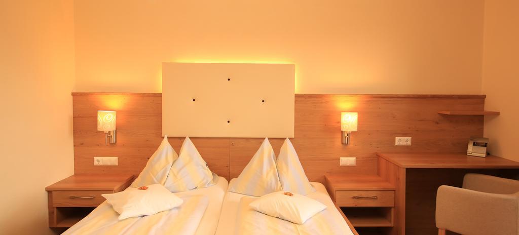 Double Room,464562843:JPEG